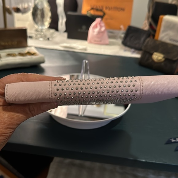 Authentic Michael Kors Women’s Wallet, EUC in Pink w/Studded Center Accent - Picture 16 of 16